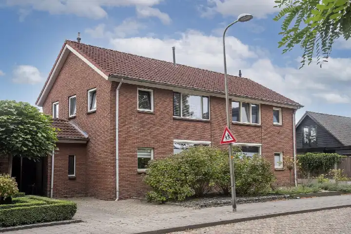 Twee-onder-één-kap te koop: De Reigerstraat 4, Hooijerinkses Delden