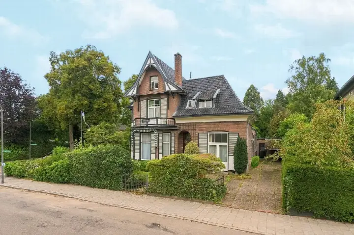 Vrijstaande woning te koop: de Ruijterlaan 16, Velp-Noord boven spoorlijn Velp