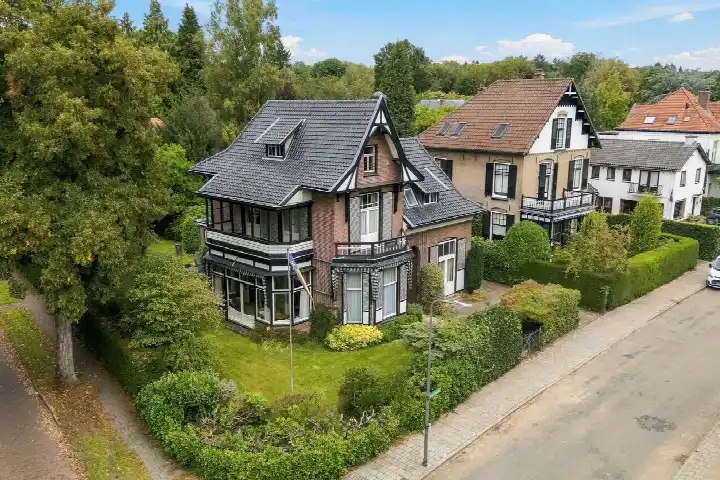 Vrijstaande woning te koop: de Ruijterlaan 16, Velp-Noord boven spoorlijn Velp (Ge)