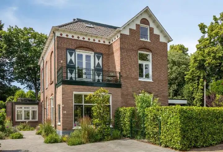 Detached house for sale: de Ruijterlaan 18, Velp-Noord boven spoorlijn Velp (Ge)