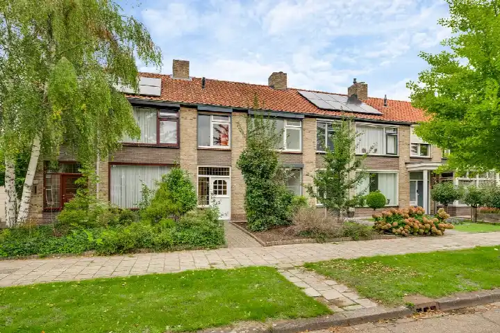 Tussenwoning te koop: De Ruyterstraat 25, Leuken Weert