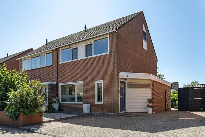 Twee-onder-één-kap te koop: De Skeauwen 41, Ureterp-Buorfinne Ureterp