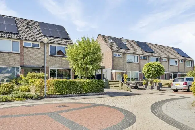 Terraced house for sale: De Sluis 45, Centrum Leek en omgeving Leek