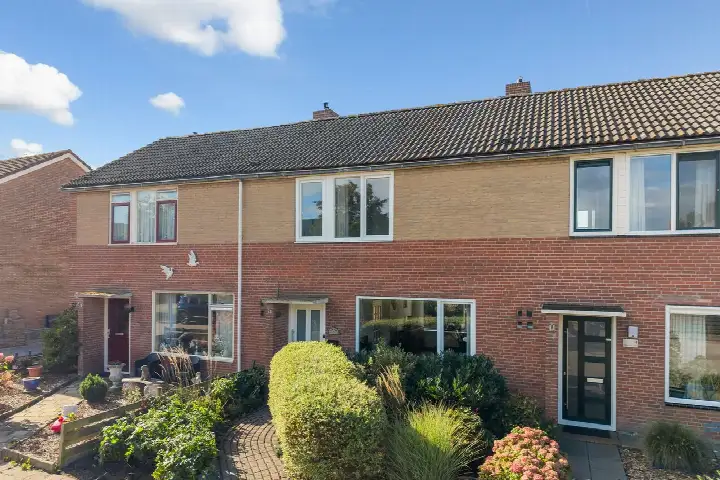Tussenwoning te koop: De Stringen 6, Hallum Hallum