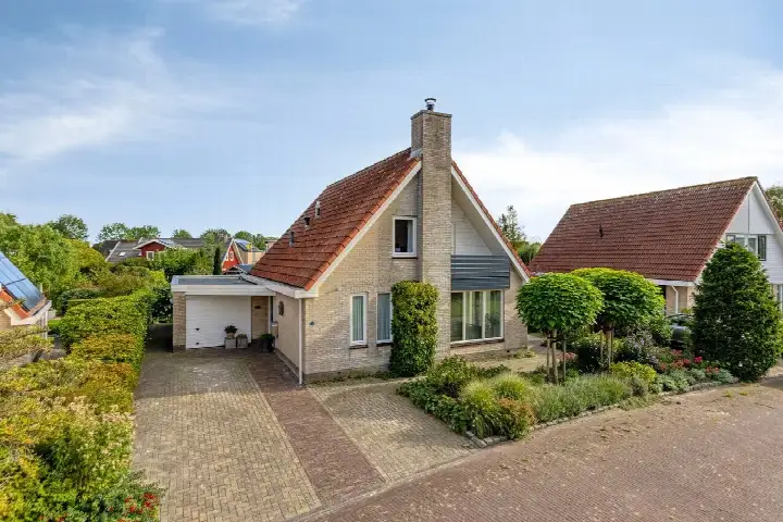 Detached house for sale: de Terp 5, Stadsfenne Sneek