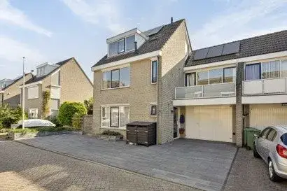 Twee-onder-één-kap te koop: De Til 44, Koudekerk aan den Rijn-Zuid Koudekerk Aan Den Rijn