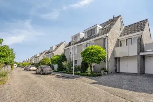 Terraced house for sale: De Til 58, Koudekerk aan den Rijn-Zuid Koudekerk Aan Den Rijn
