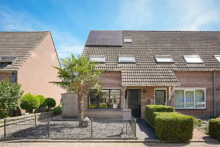 Corner house for sale: De Torenvalk 36, Rossum Rossum