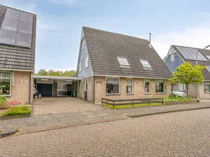 Tussenwoning te koop: De Tulpebeam 8, Burgum Burgum