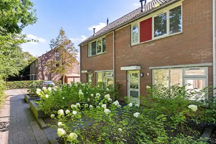 Tussenwoning te koop: De Twee Gebroeders 110, De Folgeren zuidwest Drachten