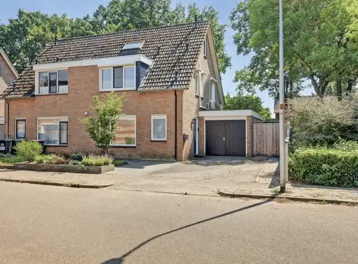 Corner house for sale: De Valk 55, Leemslagen Oost Almelo