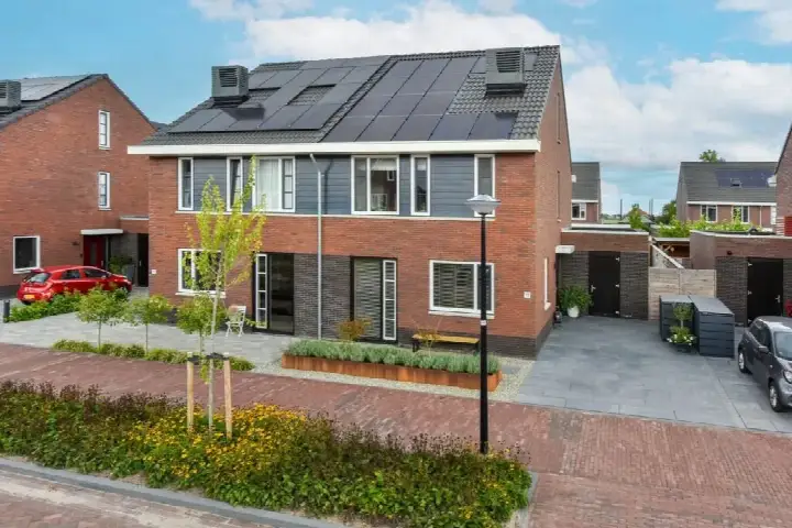 Twee-onder-één-kap te koop: De Vergulde Wagen 19, de Maricken-Veenzijde Wilnis