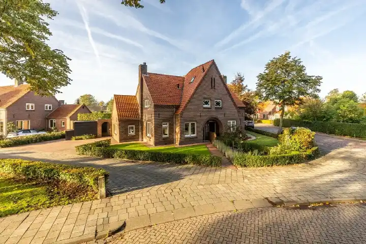 Twee-onder-één-kap te koop: de vier Uitersten 10, Oirschot-Centrum Oirschot