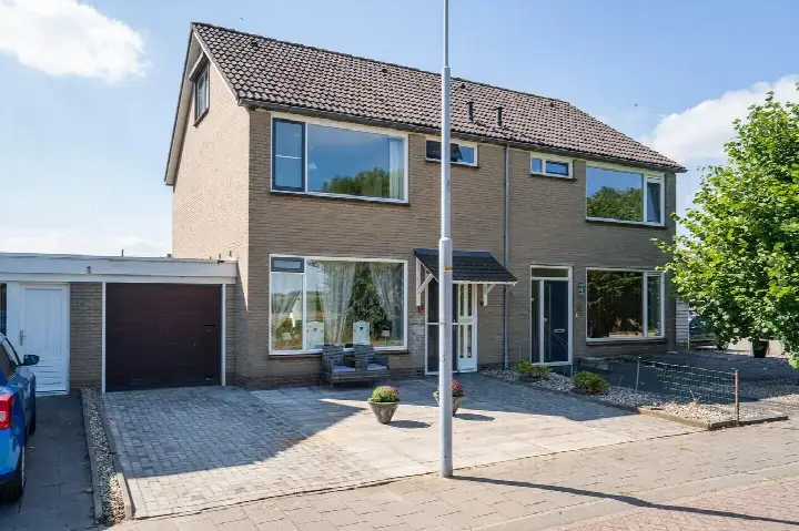 Tussenwoning te koop: De Vliet 13, Vuren Vuren