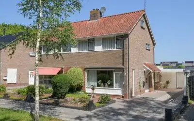 Twee-onder-één-kap te koop: De Warren 55, De Bouwen oost Drachten