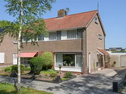 Twee-onder-één-kap te koop: De Warren 55, De Bouwen oost Drachten