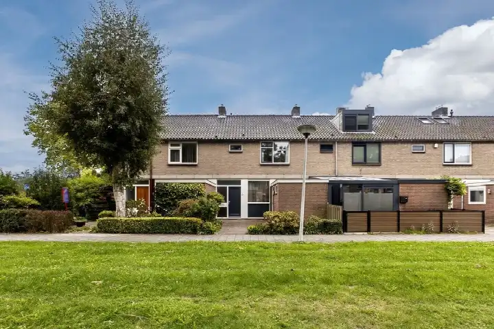 Terraced house for sale: De Weer 41, Kleurenbuurt Zaandam