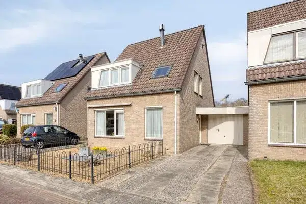 Tussenwoning te koop: De Koolhof 3, Zeelst Veldhoven