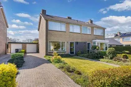 Twee-onder-één-kap te koop: De Leijen 6, De Venen zuid Drachten