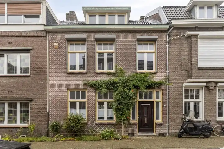 Tussenwoning te koop: Deemselstraat 10, Roerzicht Roermond