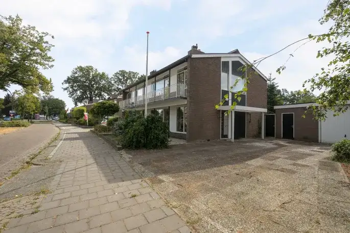 Hoekwoning te koop: Deldenerstraat 225, Woolder Es Hengelo