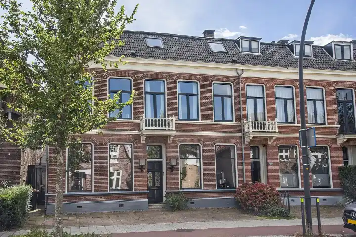 Corner house for sale: Deldenerstraat 71, Weidedorp Hengelo