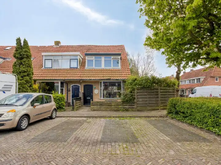 Corner house for sale: Delistraat 38, Indische buurt Leeuwarden