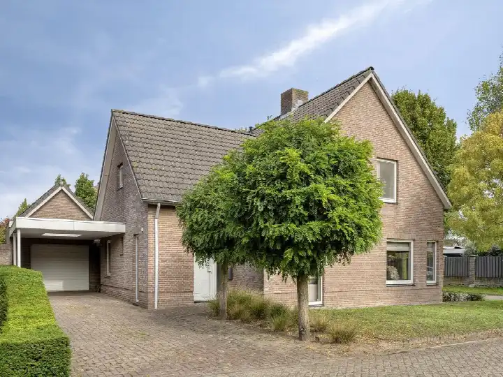 Vrijstaande woning te koop: Den Wingerd 2, Heusden centrum Heusden