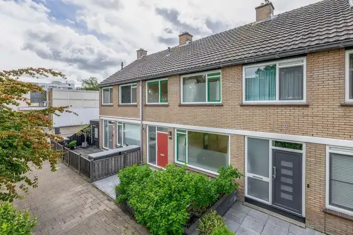 Terraced house for sale: Dennekruid 100, Ommoord Rotterdam