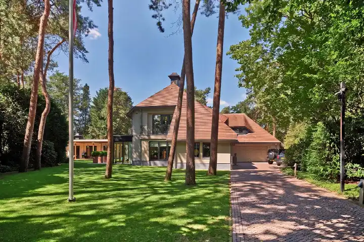 Detached house for sale: Dennenlaan 12, Villapark Vught