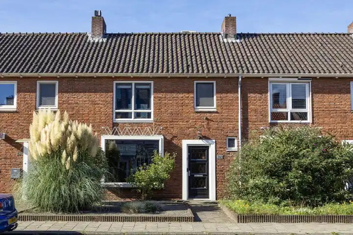 Terraced house for sale: Deurningerstraat 307, Walhof-Roessingh Enschede