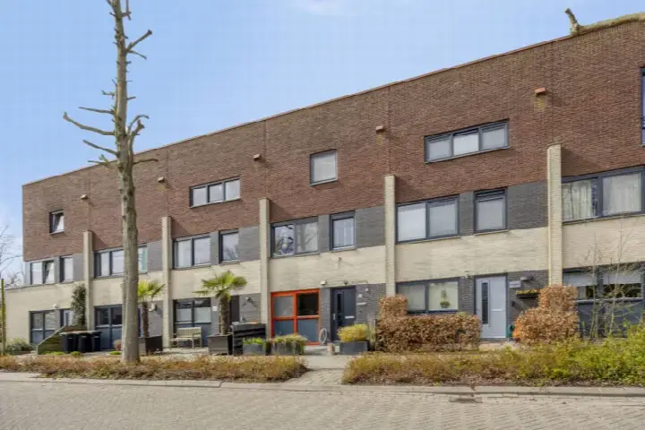 Tussenwoning te koop: Diamant 56, Edelesteen en Schildersbuurt Anna Paulowna