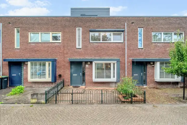 Tussenwoning te koop: Diamant 61, Edelesteen en Schildersbuurt Anna Paulowna