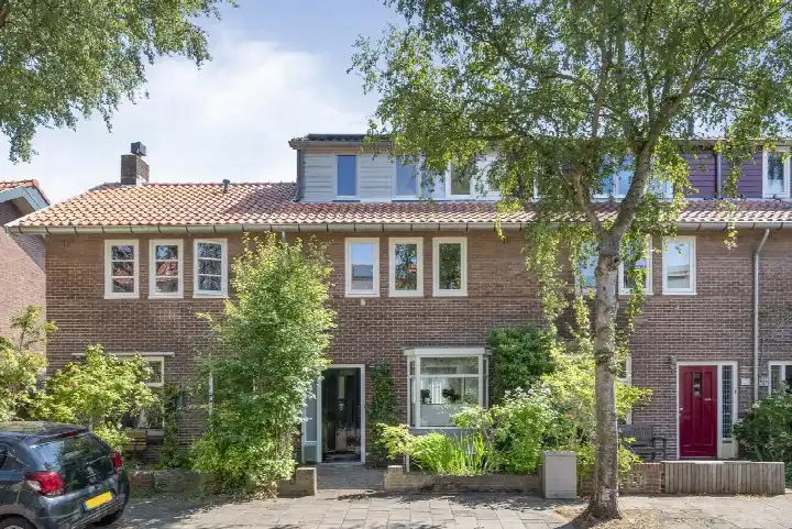 Tussenwoning te koop: Dickmansstraat 25, Ramplaankwartier Haarlem
