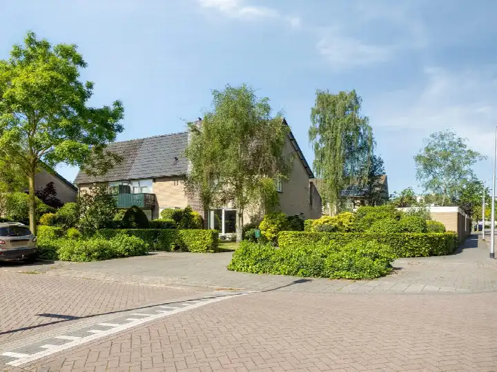 Corner house for sale: Diepenbrocklaan 75, Quirijnstok West Tilburg