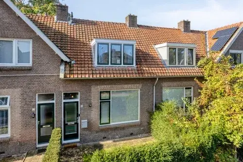 Tussenwoning te koop: Diepenveenseweg 93, Rode Dorp Deventer