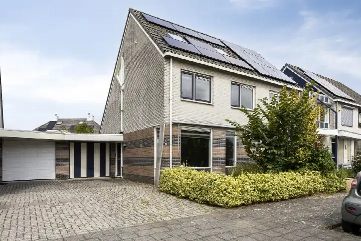 Tussenwoning te koop: Dijkmanzoet 104, Passewaaij-Noord-West Tiel