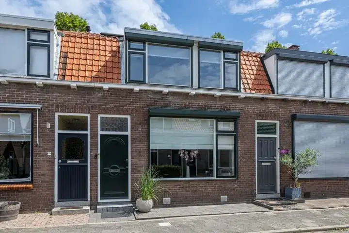 Terraced house for sale: Dirk Bosstraat 18, Middelharnis centrum Middelharnis