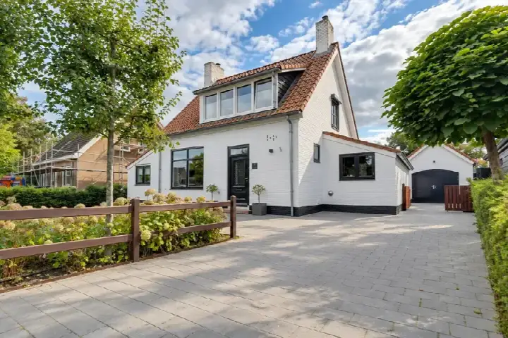 Detached house for sale: Dirkdoensweg 3, Ouddorp centrum Ouddorp
