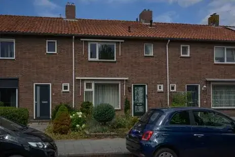 Tussenwoning te koop: Distelstraat 10, Emmeloord-Centrum-Centrum West Emmeloord