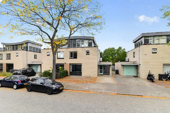 Corner house for sale: Distelvlinderweg 11, Vlindertuin Diemen