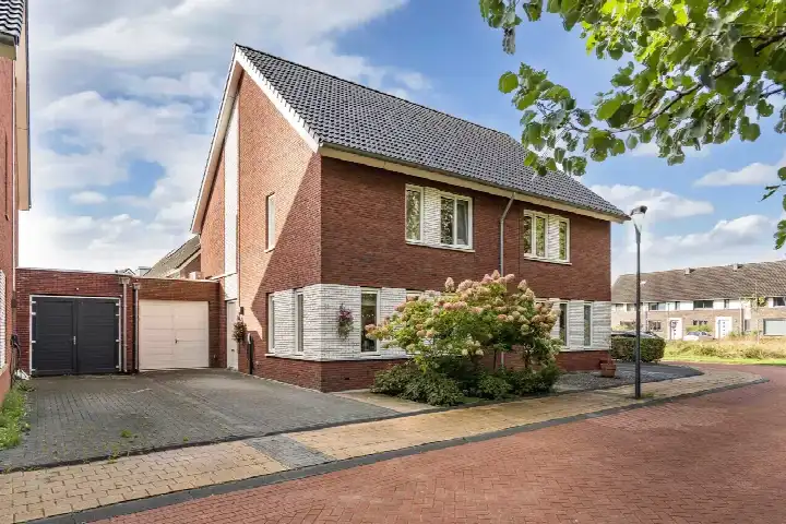 Tussenwoning te koop: Divisie 25, Paddenpoel en Kornputkwartier Steenwijk