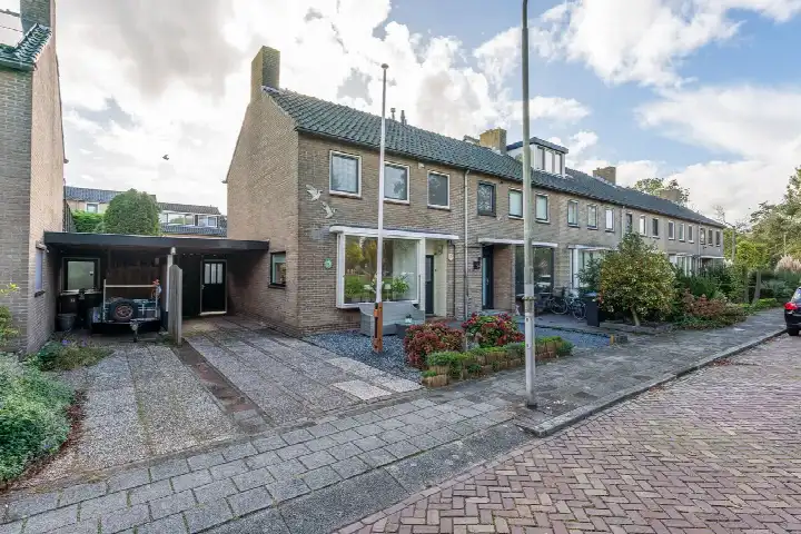 Corner house for sale: Divonalaan 33, Olympiakwartier Hillegom