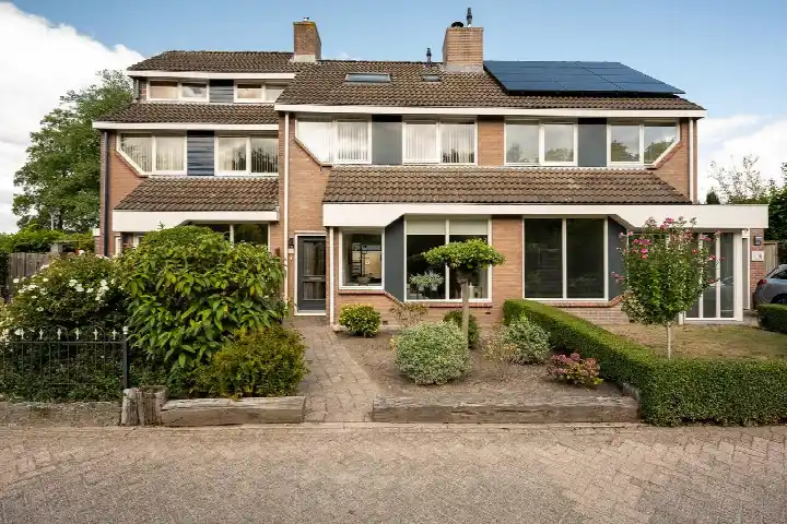 Terraced house for sale: Dobbenwal 35, De Venen/De Wallen Assen