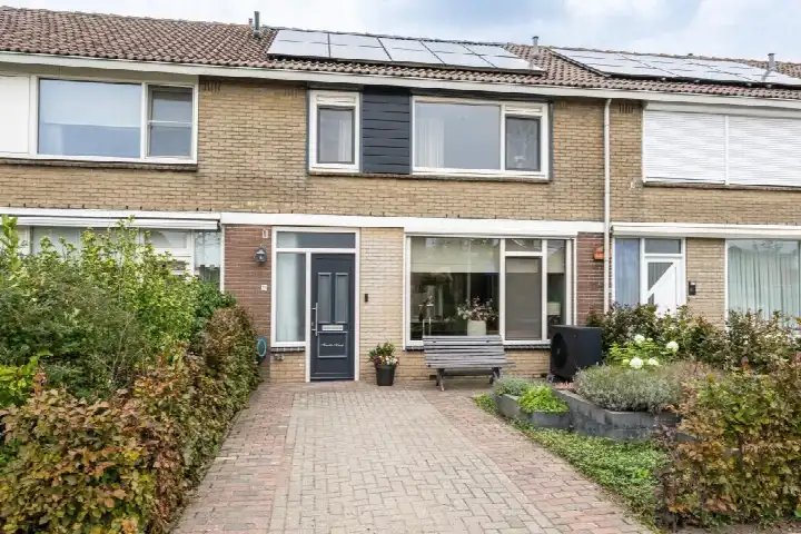 Terraced house for sale: Doetinchemsestraat 39, Middelharnis bomenbuurt Middelharnis
