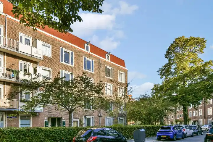 Apartment for sale: Doggersbankstraat 5-3, Gibraltarbuurt Amsterdam