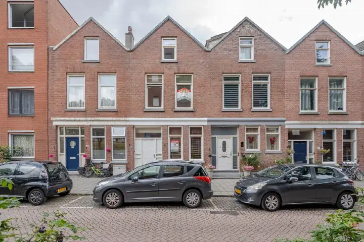 Terraced house for sale: Dokstraat 10, Oud Charlois Rotterdam