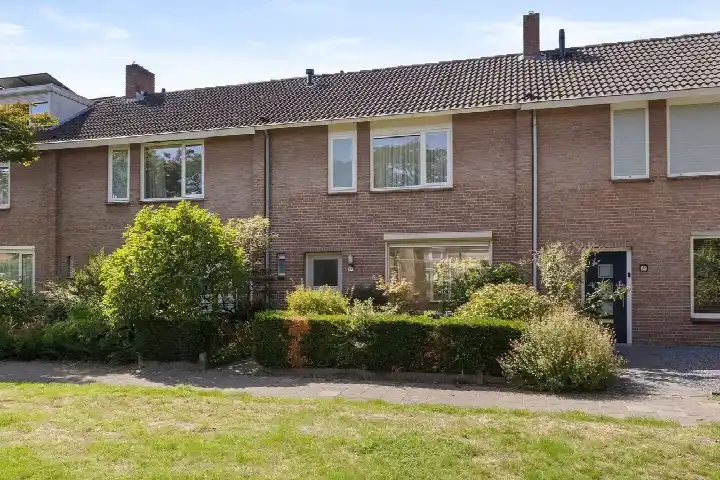 Terraced house for sale: Dokter A.Hoynck van Papendrechtstraat 67, Dokter A.Hoynck van Papendrechtstraat-Dokter Duchateaustraat Bergeijk
