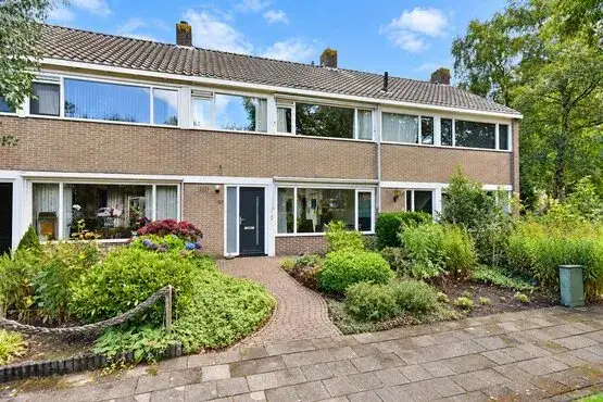 Tussenwoning te koop: Dokter B. Hornstrasingel 83, Burgum Burgum