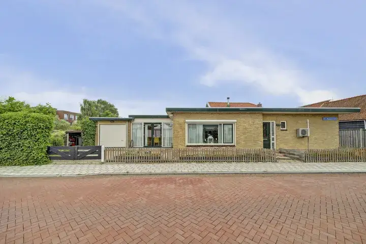 Vrijstaande woning te koop: Dokter Maasstraat 2, Colijnsplaat Colijnsplaat